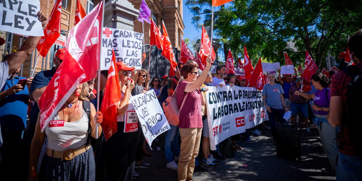 Concentración ante la sede de Cruz Roja en Madrid el 11 de septiembre de 2024 para exigir derechos laborales para su plantilla